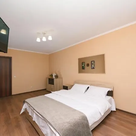 на левом берегу с видом на озеро Apartment